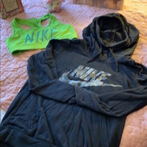 💚Nike Like New Sports Bra & Good Used NIKE Hoodie